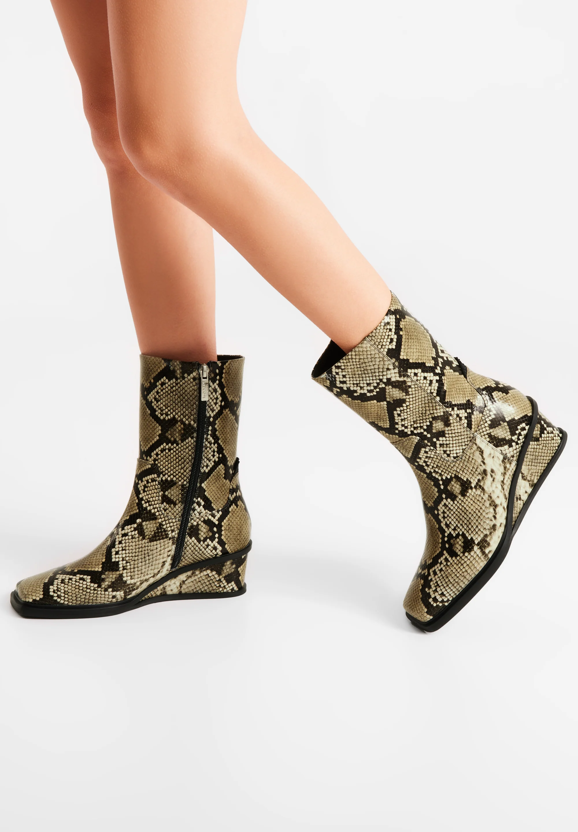 Ann Snake - Snake - Image 5