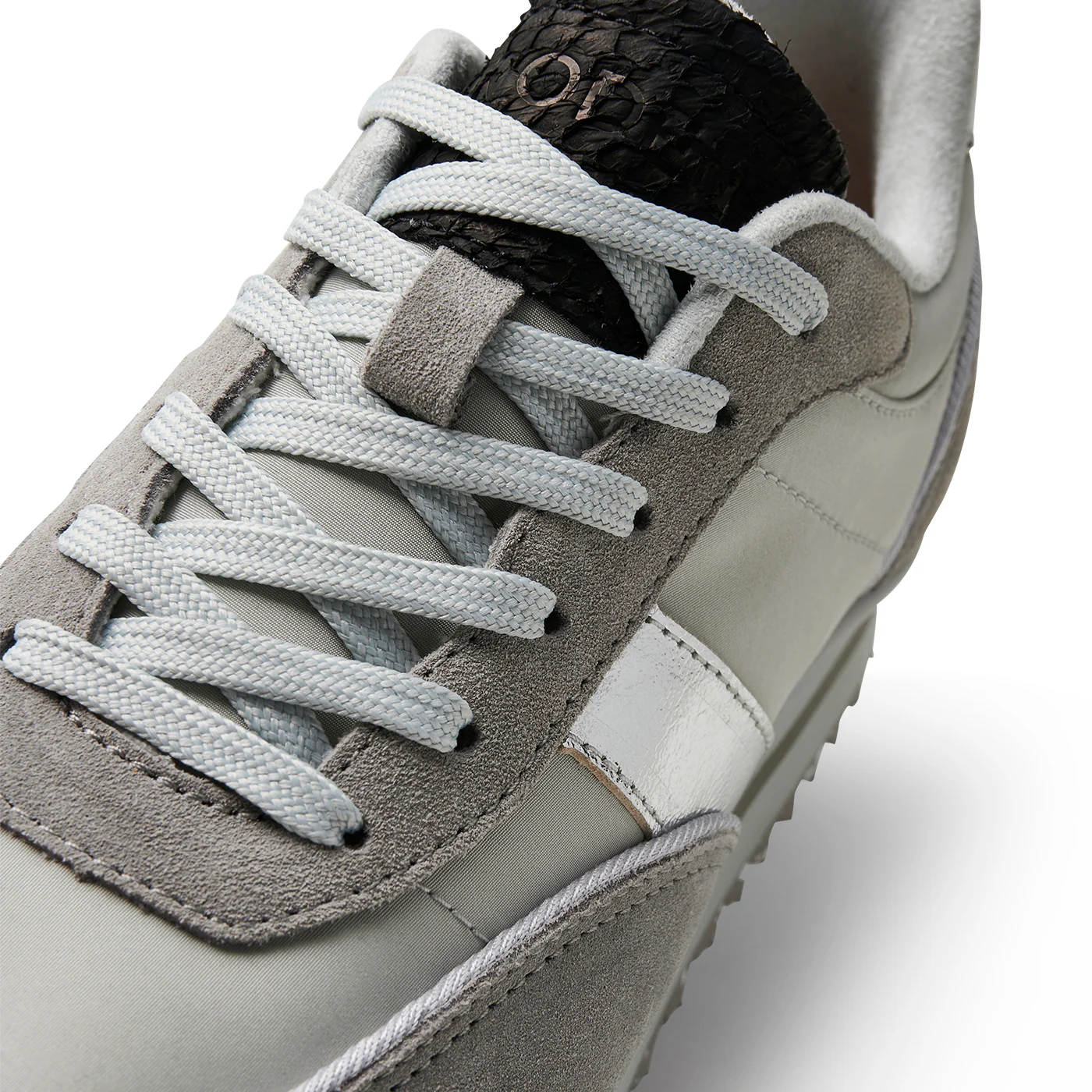 Nellie II Metallic Plateau - Sea Fog Grey - Image 9